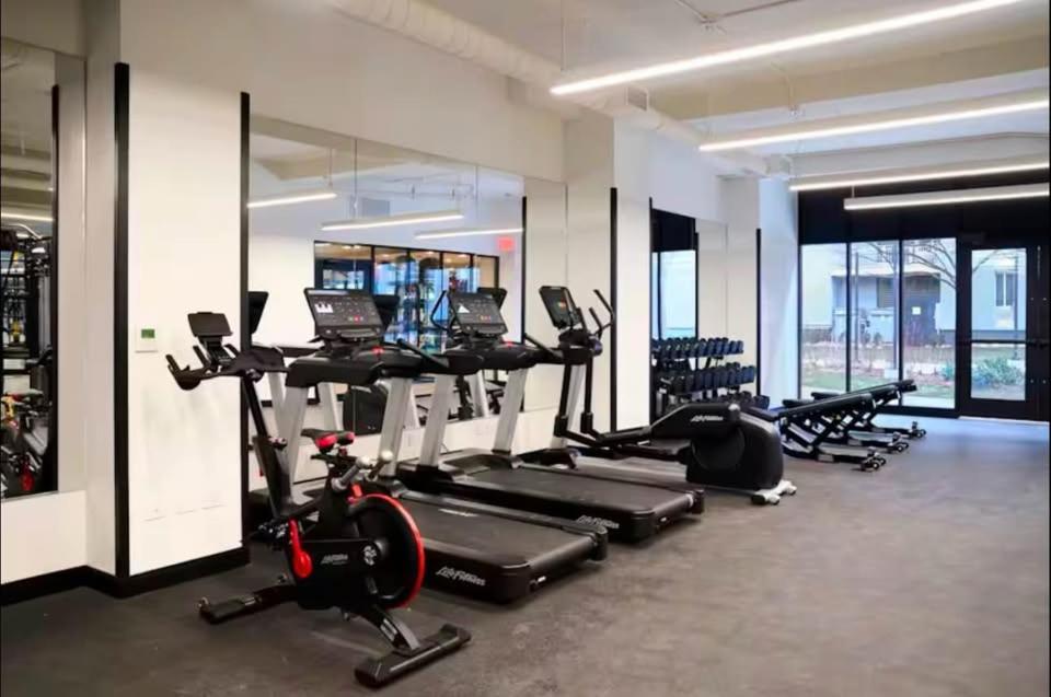 Pangsapuri New Modern 2br W Fireplace & Fitness Lounge, Live Comfortably In East Harlem *