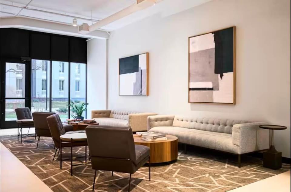 Pangsapuri New Modern 2br W Fireplace & Fitness Lounge, Live Comfortably In East Harlem New York